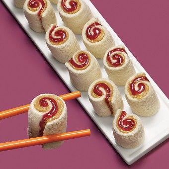 Peanut Butter & Jelly "Sushi" Rolls (snack!) Target Recipes, Sushi For Kids, Sweet Sushi, Fruit Sushi, Target Food, Candy Sushi, Dessert Sushi, Sushi Roll Recipes, Sushi Party