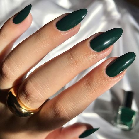 Green Dark Nails, Forest Green Almond Nails, Green Forest Nails, Dark Forest Green Nails, Dark Nails Inspiration, Forest Green Nails Acrylic, Dark Green Nails Acrylic, Laying Under The Stars, Deep Green Nails