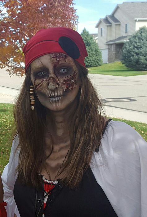 Zombie Costume Scary, Zombie Pirates Costume, Real Zombies Pictures, Undead Pirate Makeup, Creepy Zombie Makeup, Creepy Pirate Makeup, Zombie Sfx Makeup Gore, Trucco Zombie Halloween, Zombie Pirate Makeup