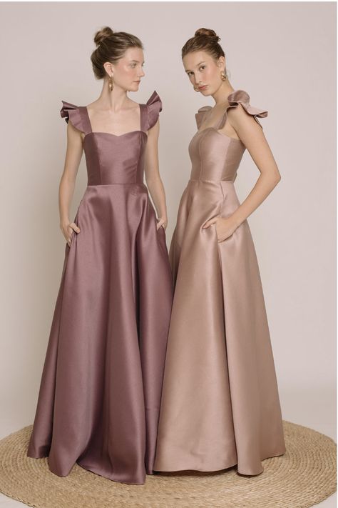 Entourage Gowns, Puff Sleeve Design, Ladylike Dress, Bm Dresses, Maxi Dress With Pockets, Designer Bridesmaid Dresses, Maid Of Honour Dresses, Elegant Bridesmaid Dresses, Prom Dress Inspiration