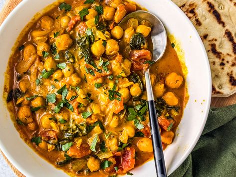 Vegetarian Chickpea Curry With Coconut Milk Vegetarian Chickpea Curry, Curry With Coconut Milk, Coconut Milk Curry, Chickpea Recipes, Chickpea Curry, Perfect Dinner, Indian Curry, Cool Weather, Curry Paste