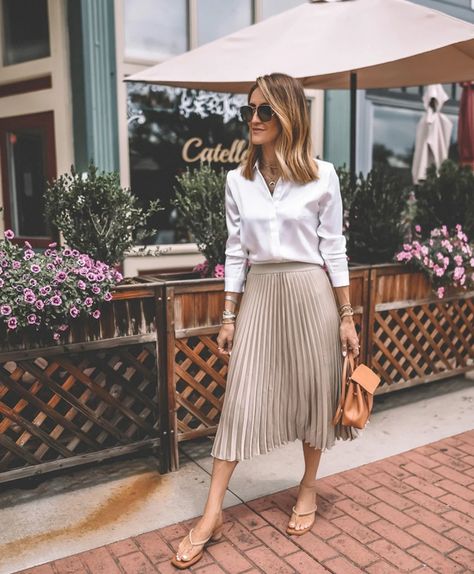 Pleated Skirt Outfit Summer, White Blouse Outfit, Silk Blouse Outfit, Silk Shirt Outfit, Silk Skirt Outfit, Modest Feminine, High Waisted Slacks, Skirt Outfit Summer, Pleated Skirt Outfit