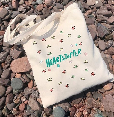 Heartstopper Merch, Heartstopper Leaves, Tods Bag, Alice Oseman, Heart Stopper, Alice Book, Pinterest Diy Crafts, Teen Life Hacks, Eco Bag