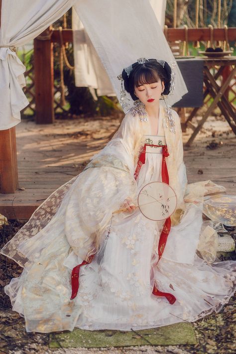 Sangjit Dress, Hanfu Princess, Chinese Princess Dress, Chinese Clothing Traditional, Traditional Asian Dress, Hanfu Girl, Chinese Princess, Chinese Traditional Dress, Ancient Chinese Dress