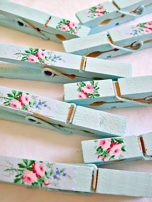 Nice and easy and so pretty. Shabby Chic Decorating, Cocina Shabby Chic, Clothespin Art, Styl Shabby Chic, Ideas Cumpleaños, Decoration Shabby, Decor Shabby Chic, Shabby Chic Crafts, Shabby Chic Bedrooms