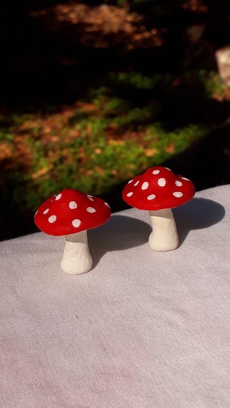 Easy Clay Ideas Mushroom, Air Dry Clay Ideas Aesthetic Mushroom, Clay Sculpture Mushroom, Easy Clay Mushroom, Mushrooms From Clay, Clay Art Ideas Mushroom, Mushroom From Clay, Mushroom Airdry Clay, Small Clay Mushroom