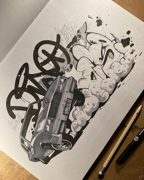 The Diso on Instagram: “Low Life to the max 🖤🤍💥 today’s outcome just finished minutes ago. #thediso #diso #tsm #lowrider #montecarlo #uscars #graffitihamburg…” Graffiti Building Drawing, Everyday Life, Graffiti Car Drawings, Cars Art, Tokyo Drift Drawing, Cool Graffiti Art, Cyberpunk Graffiti Art, Graffiti Train Drawing, Guerriero Samurai