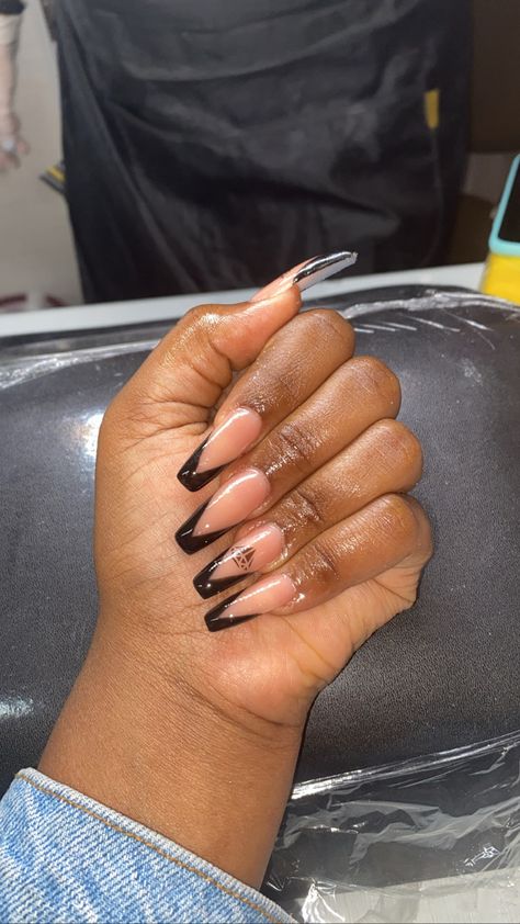 Dark brown skin Black French Tip Triangle, Black Triangle French Tip Nails, Triangle Nail Design, Triangle Tip Nails, Acrylic Nails With Diamonds, Triangle French Tip Nails, V Tip Nails, Triangle Nails, Black French Nails