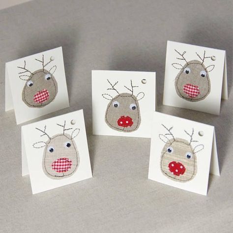 Fabric Christmas Cards, Handmade Christmas Gift Tags, Reindeer Applique, Appliqué Ideas, Christmas Gift Tags Handmade, Reindeer Gifts, Fabric Cards, Homemade Christmas Cards, Postcard Art