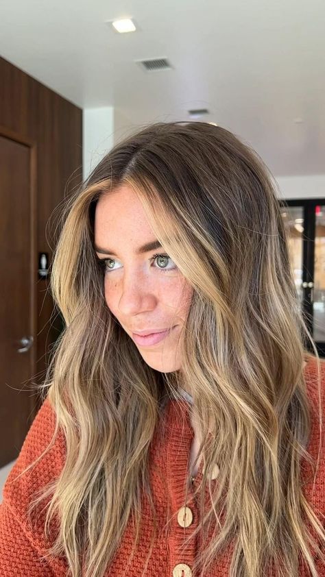 Dimensional Bronde, Brown Hair With Blonde, Hair With Blonde Highlights, Brown Wavy Hair, Surfer Hair, Blonde Highlights On Dark Hair, Brown Hair Inspo, Bronde Hair, Brunette Hair With Highlights