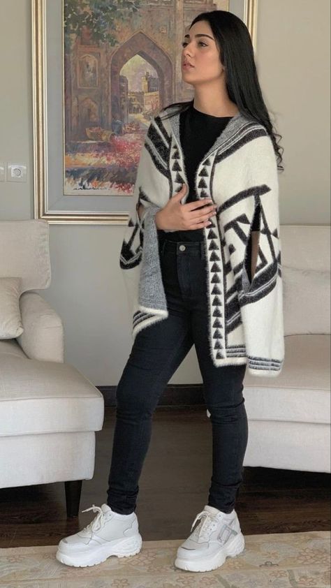 Winter Outfits Blackgirl, Winter Outfits Korean, Sarah Khan, Outfit Ideas Winter, Workout Dress, Winter Outfits Aesthetic, Pakistani Fashion Casual, Stylish Fall Outfits, Winter Outfit Ideas