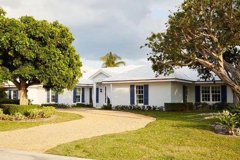 Palm Beach Florida Dream Home - Home Bunch  Interior Design Ideas Beach House Interior Colors, Ranch Interior, Rambler House, Andrew Howard, Ranch Remodel, House Of Turquoise, Palm Beach Florida, Nautical Home, Painted Brick