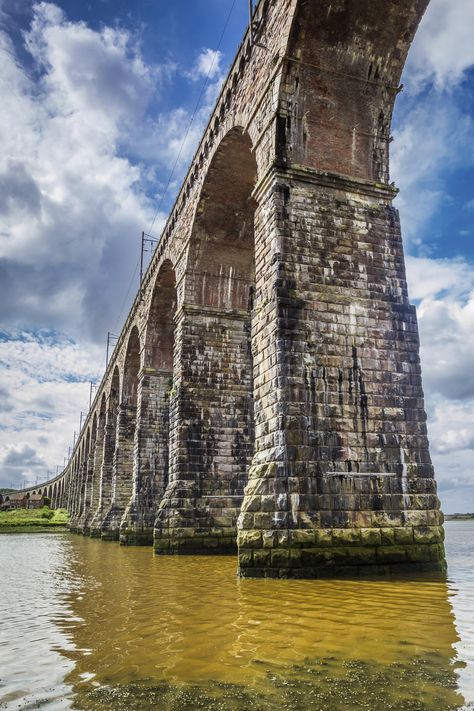 The Royal Border Bridge crossing the River Tweed in Berwick-upon-Tweed. Royal Border, Berwick Upon Tweed, London Big Ben, Northumberland Coast, Scottish Borders, Challenge Ideas, Short Break, River Thames, Tower Of London