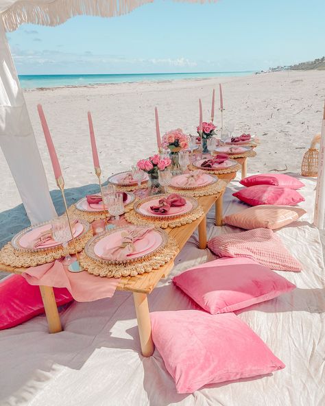 🌟✨ We had so much fun setting up this dreamy beach picnic for @pinkpalmpuff NEW collection launch! From cozy corners to chic touches, every detail was crafted to highlight their brand with a splash of style and a lot of heart. 🏖️💖 PS; out of all TEN photos 📸 which one was your fave? We loved #7 🤍 Beach Party Set Up, Cute Beach Picnic, Beach Dinner Parties, New Collection Launch, Beach Picnic Party, Beach Business, Pink Picnic, Beach Bash, Dreamy Beach