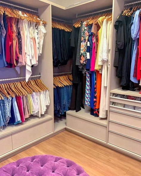 Closet Goals Walk In, Small Dressing Rooms, House Styling Interior, Gothic Decor Bedroom, Bedroom Ideas For Small Rooms Diy, Dream Closet Design, Interior Design Your Home, Clothes Closet Organization, Closet Renovation