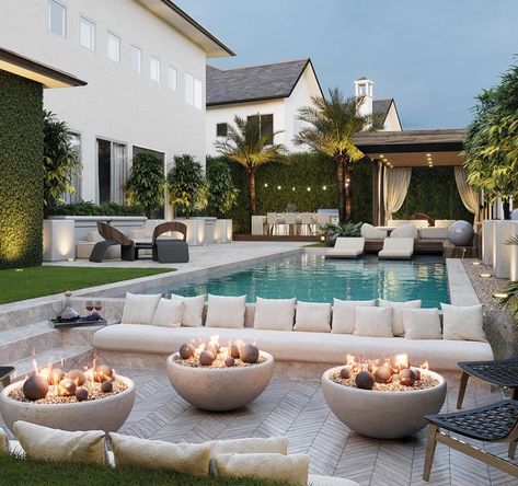 Pool And Spa Design Backyards, Outside Living Spaces, Backyard Redesign, Backyard Luxury, West Coast House, Backyard Aesthetic, Villa Landscape, Luxury Pools Backyard, Desert Backyard