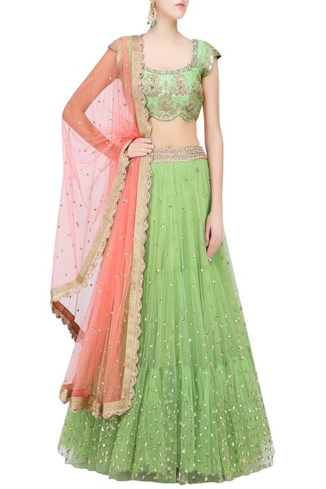 Mrunalini Rao Pista Green Lehenga Combination, Green Lehenga Combination, Traditional Engagement Dress, Lehenga Combination, Pista Green Lehenga, Designer Lehanga, Designer Lehnga Choli, Mrunalini Rao, Navratri Dress