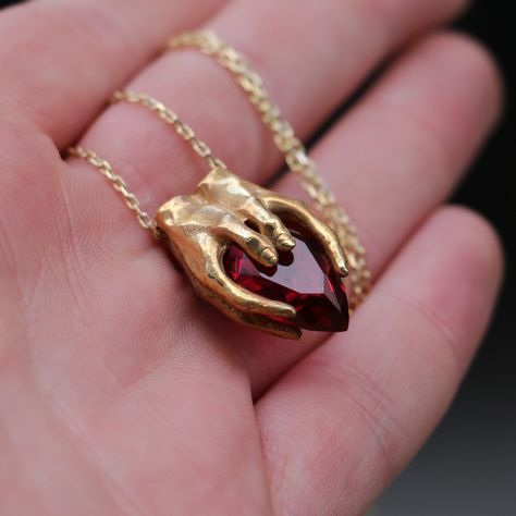 Gold Plated Garnet Hand 925K Silver Pendant, 925 Silver Gold Plated Garnet Design Pendant, Silver Garnet Necklace, Garnet Silver, Gold Ruby Necklace Sizes Height: 25 mm Width: 18 mm Thickness: 11 mm, at the widest part Weight: about 16-18 grams. (Including chain) - Center Stone : Emerald, Blue Topaz, Sapphire, Amethyst, Garnet - Carat: 12-18mm --->Materials: - 925 Silver, Gold Plated, Rose Gold Plated --->Items are shown larger in pictures to show detail - please note the dimensions. This item i Topaz Necklace, Garnet Necklace, Dope Jewelry, Charm Necklaces, Funky Jewelry, Jewelry Lookbook, Pendant Silver, Jewelry Inspo, Dream Jewelry