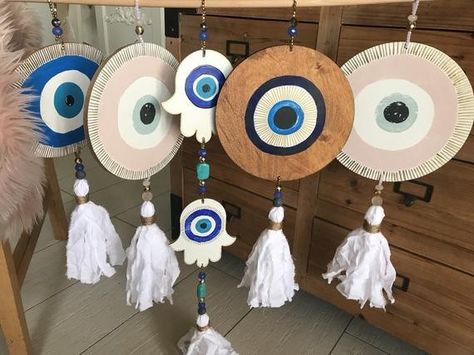 Evil eye wall hanging. Evil Eye Decor, Evil Eye Wall Hanging, Evil Eye Art, Fatima Hand, Motif Art Deco, Eye Decor, Pastel Beads, Evil Eyes, Eye Art