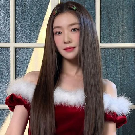 Grooming Ideas, Irene Red Velvet, Celebrity Singers, Red Velvet Irene, Christmas Icons, Japan Girl, Velvet Cake, Icon Pfp, Korean Actress