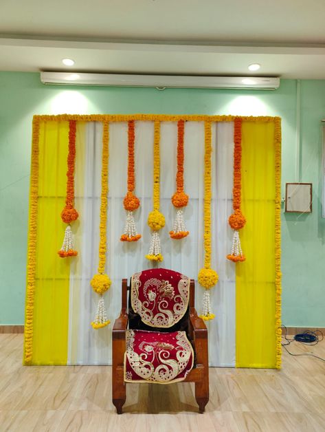 Saree Function Decoration, Sreemantham Decoration, Haldi Backdrop, Decoration Haldi, Leaf Decor Wedding, Haldi Decoration Ideas, Girl Wallpapers For Phone, Ganpati Decor, Easy Diy Fashion