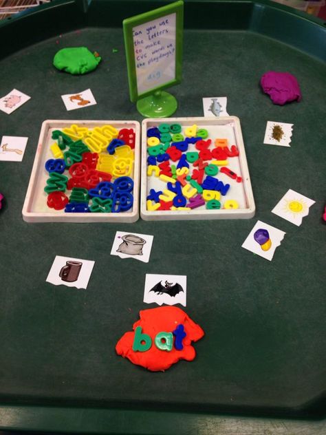 phonics themed tuff spot in continuous provision. use the magnetic letter to make CVC words to match the picture Phonics Tuff Tray Ideas, Continuous Provision Eyfs, Phonics Display, Phase 2 Phonics, Continuous Provision, Phonics Cvc, Phonics Blends, Tuff Spot, Eyfs Classroom