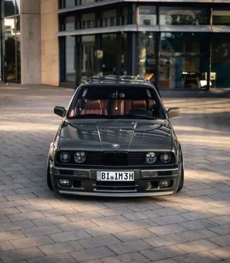 E30 Bmw M3, E 30 Bmw, Black Bmw Wallpapers, Bmw 318is E30, Bmw Couple, Bmw Rr1000, Bmw E30 325, Bmw E30 Coupe, Jetta A4