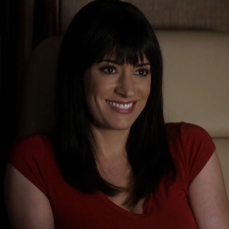 Emily Prentiss Icon, Emily Prentiss, Paget Brewster, Crimal Minds, Fav Characters, Fbi Agent, Red Aesthetic, Dark Hair, Pretty People