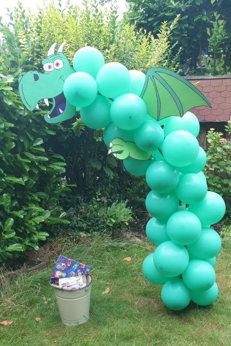 Dragon Themed Birthday Party, Knight Birthday Party, Dragon Baby Shower, Castle Party, Dragons Love Tacos, Dragon Birthday Parties, Knight Party, Medieval Party, Shopkins Party