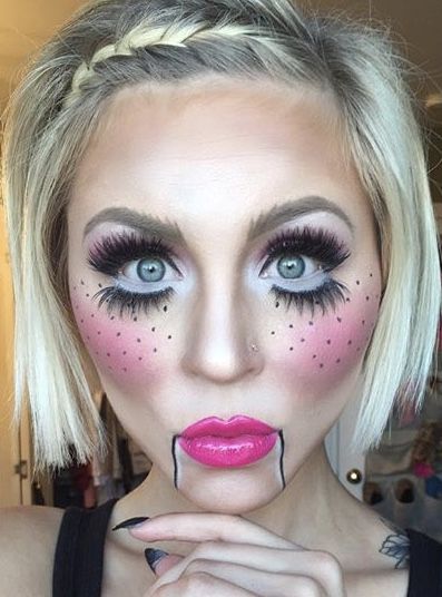 Doll Eye Makeup Halloween, Creepy Barbie Costume, Doll Costume Women Diy, Barbie Make Up Halloween, Simple Doll Makeup, Deadly Doll Makeup, Doll Halloween Make Up, Evil Doll Makeup, Marionette Puppet Makeup