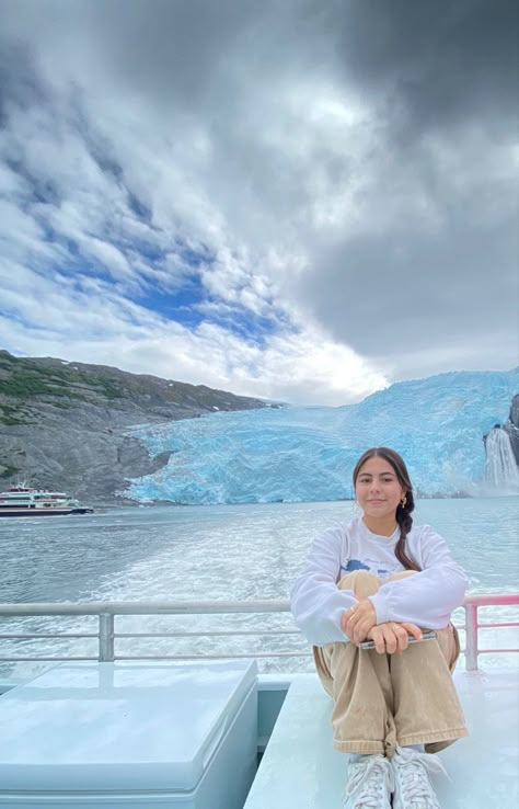 Alaska pic inspo #alaskatravel #whittier #glaciers Alaskan Cruise Photos, Canada Hiking Outfit, Alaska Cruise Photo Ideas, Alaska Cruise Picture Ideas, Alaskan Cruise Pictures, Alaska Cruise Pictures, Alaska Pictures Ideas, Alaska Instagram Pics, Alaska Photo Ideas