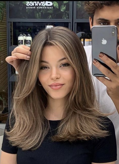 Short Light Brown Hair, Blonde Hair Green Eyes, Hair Green Eyes, Honey Brown Hair, Brown Hair Looks, Brown Hair Inspo, Brunette Hair With Highlights, Haircut Styles, Dark Blonde Hair