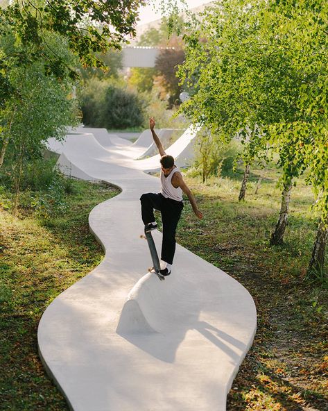 Backyard Skatepark, Skatepark Design, Skate Ramp, Urban Playground, Park Design, Sport Park, French Industrial, Park Landscape, Paper House