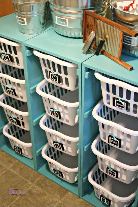 Decor With Baskets, Basket Dresser, Laundry Basket Dresser, Organizing With Baskets, Laundry Room Update, Seating Plans, Casa Clean, White Laundry, Classroom Storage