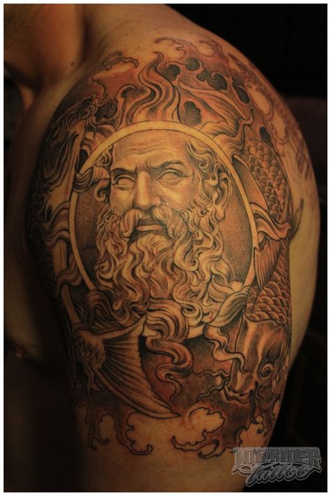 Shoulder tattoo. Helios (Greek sun god) in place of the circle of Yin and Yang. Great detail. Sun God Tattoo, Helios Tattoo, Greek Sun God, Greek Sun, God Tattoo, Tattoo Cream, God Tattoos, Ancient Greek Art, Sun Tattoos