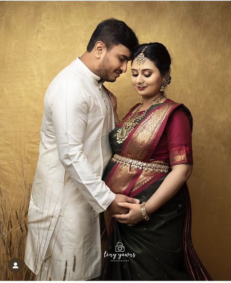 Seemantham Poses With Husband, Baby Shower Photoshoot Indian, Baby Shower Ideas Photoshoot, Sreemantham Stills, Baby Shower Poses Indian, Valaikappu Photoshoot, Saree Maternity Photoshoot, Indian Baby Shower Photoshoot Ideas, Traditional Pregnancy Photoshoot