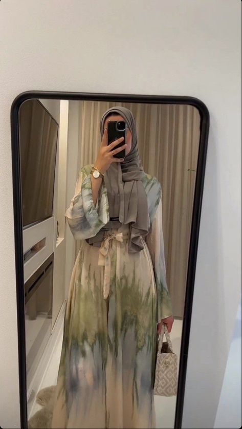 Elegant Hijab, Mirror Dress, Modest Outfits Muslim, Ad Inspiration, Stile Casual Chic, Estilo Hijab, Stile Hijab, Modern Hijab Fashion, Modesty Outfits