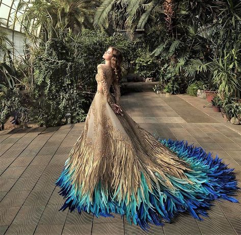 This showstopper of a gown is the work of haute couture designer Malyarova Olga. Peacock Prom Dress, Feather Gown, Peacock Dress, Long Sleeve Evening Gowns, Paris Chic, Instagram Dress, Winter Rose, Fashion Gowns, The Outfit