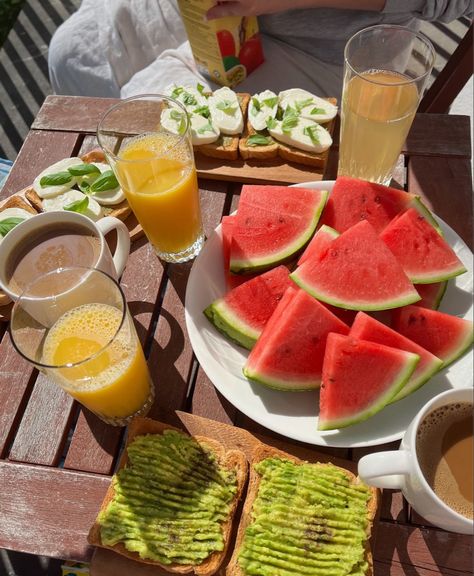 Watermelon Breakfast Ideas, Summer Breakfast Aesthetic, Summer Baking Aesthetic, Breakfast Ideas Summer, Outside Breakfast, Summer Breakfast Ideas, Sagittarius Rising, Brunch Aesthetic, Aesthetic Tropical