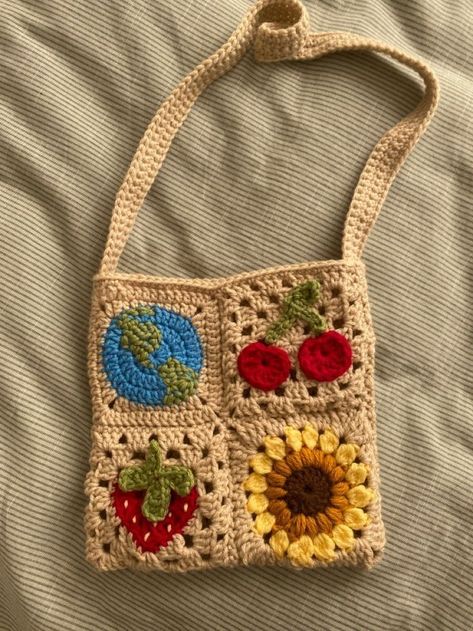 شال كروشيه, Stylish Crochet, Stitch Crochet, Crochet Fashion Patterns, Crochet Purse Patterns, Crochet Design, Granny Square Crochet Pattern, Crochet Tote, Diy Crochet Projects