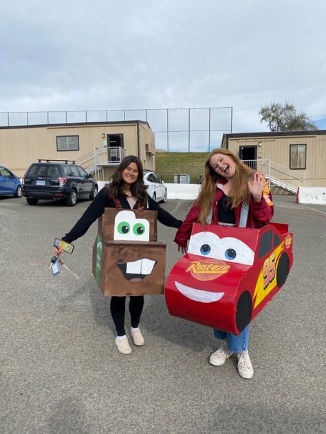 Diy Halloween costumes Mater Diy Costume, Halloween Costume Cardboard, Duo Costumes Movie Characters, Lighting Mcqueen Costume Diy, Lighting Mac Queen Halloween Costume, Car Woman Costume, Car Related Halloween Costumes, Mator And Lightning Mcqueen Costume, Halloween Christmas Costumes