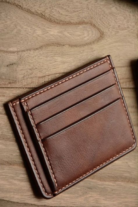 Thick Leather Projects, Card Holder Leather Handmade, Christmas Crafts Gift Ideas, Leather Card Holder Pattern, Leather Wallet Mens Handmade, Crafts Gift Ideas, Leather Wallets For Men, Diy Leather Wallet, Leather Wallet Design