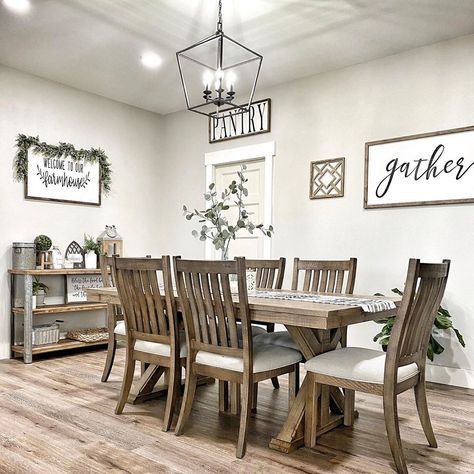 Dining Tae Decor, Gray Dining Room Ideas Modern, Kitchen Dinning Room Wall Decor, Wall Decor Over Kitchen Table, Modern Rustic House Interior Living Room, Dining Room Design Farmhouse Rustic, Wall Decor Small Dining Room, Transitional Living Dining Room Combo, Closed Dining Room Ideas