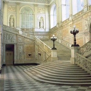 A staircase that looks like the one in Cinderella. Amazing Staircases, Amazing Stairs, بيوت ملكية, Baroque Architecture, Naples Italy, High Ceilings, Grand Staircase, Staircases, Future Life