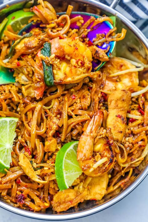 Pad Thai Recipe Easy, Thai Noodles Recipe, Best Pad Thai Recipe, Prawn Pad Thai, Pad Thai Recipe Authentic, Thai Recipes Noodles, Thai Food Restaurant, Thai Recipes Authentic, Shrimp Pad Thai