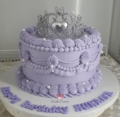 Bolo Vintage, 12th Birthday Cake, Purple Cakes Birthday, 15th Birthday Cakes, Circle Cake, 20 Birthday Cake, Lavender Cake, Purple Cake, Vintage Birthday Cakes