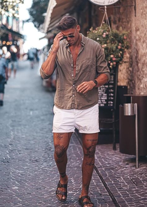 Mens Vacation Outfits, Guerriero Samurai, Vacation Outfits Men, Beach Outfit Men, Fashion Rules, Mens Summer Outfits, Rules And Regulations, Classy Outfits Men, Mens Casual Outfits Summer