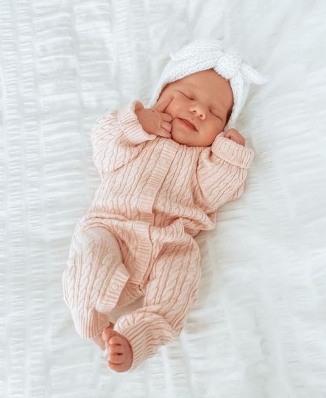 Newborn Girl Going Home Outfit, Newborn Outfit Ideas, Newborn Outfits Hospital, Baby Going Home Outfit Girl, Hospital Outfit For Baby Girl, Winter Newborn Outfits, Newborn Outfits Girl, Newborn Hospital Outfit Girl, Newborn First Outfit