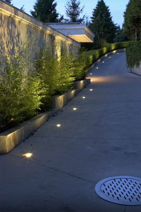 Road Studs Backyard Lighting Ideas, Outdoor Tree Lighting, Support Logo, Driveway Lighting, Landscape Lighting Design, Driveway Design, Driveway Landscaping, Facade Lighting, Lighting Plan