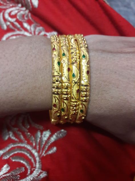 Gajulu Designs Gold, Plain Bangles, Gold Jewels Design, Gold Bangles For Women, New Gold Jewellery Designs, Gold Bangle Set, Fancy Jewelry Necklace, Beautiful Gold Necklaces, Gold Jewelry Simple Necklace